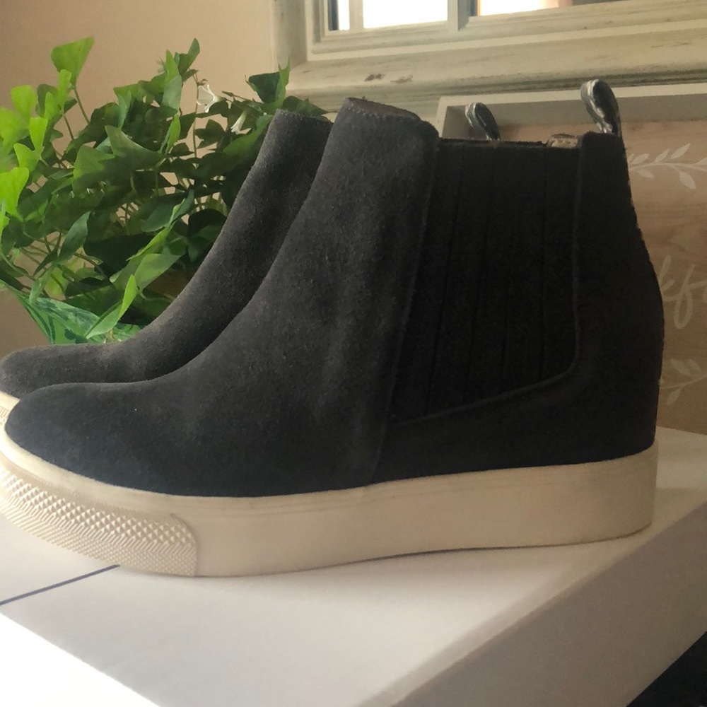 DOLCE VITA Wylee Suede Slip On Sneaker